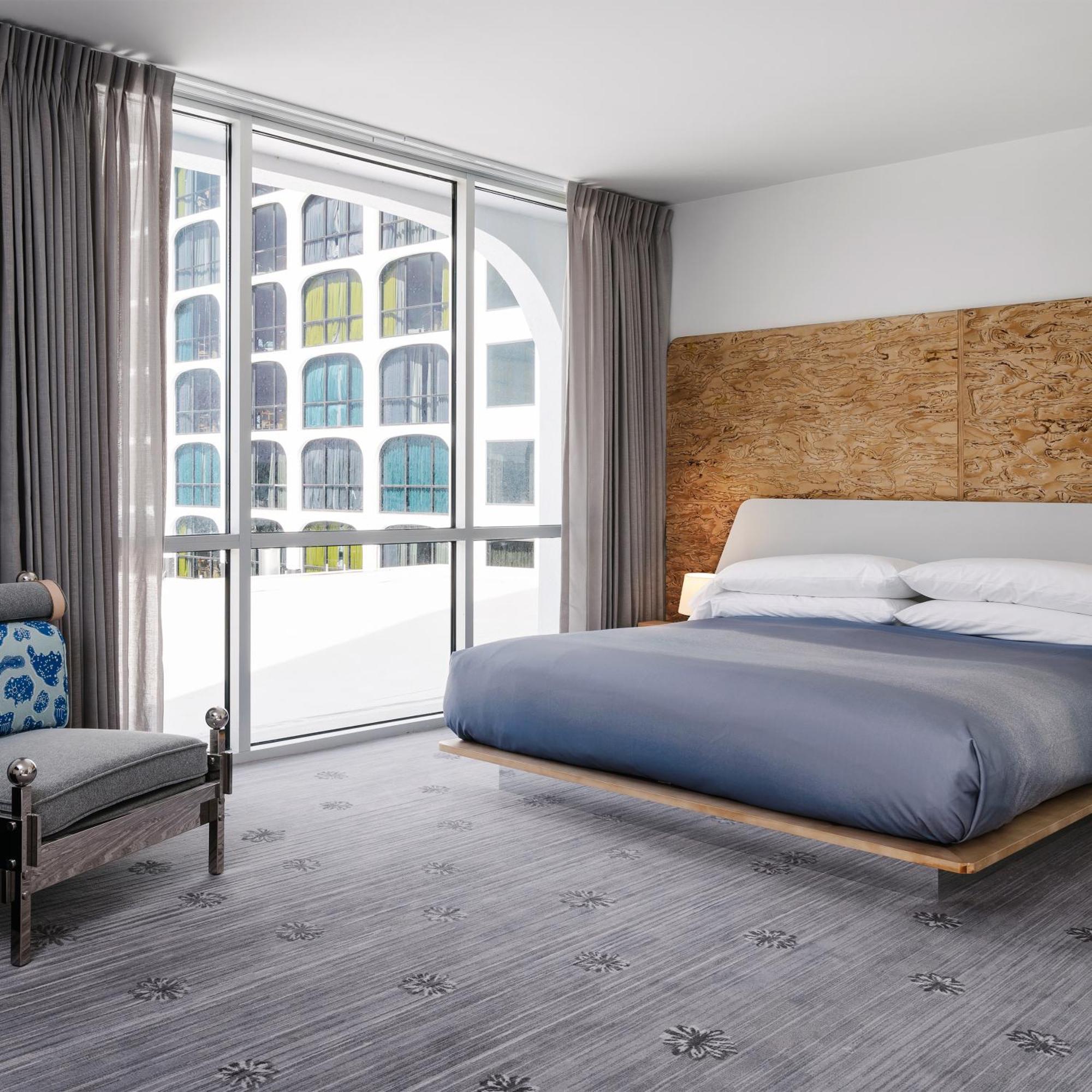 Hotel The Line 4*