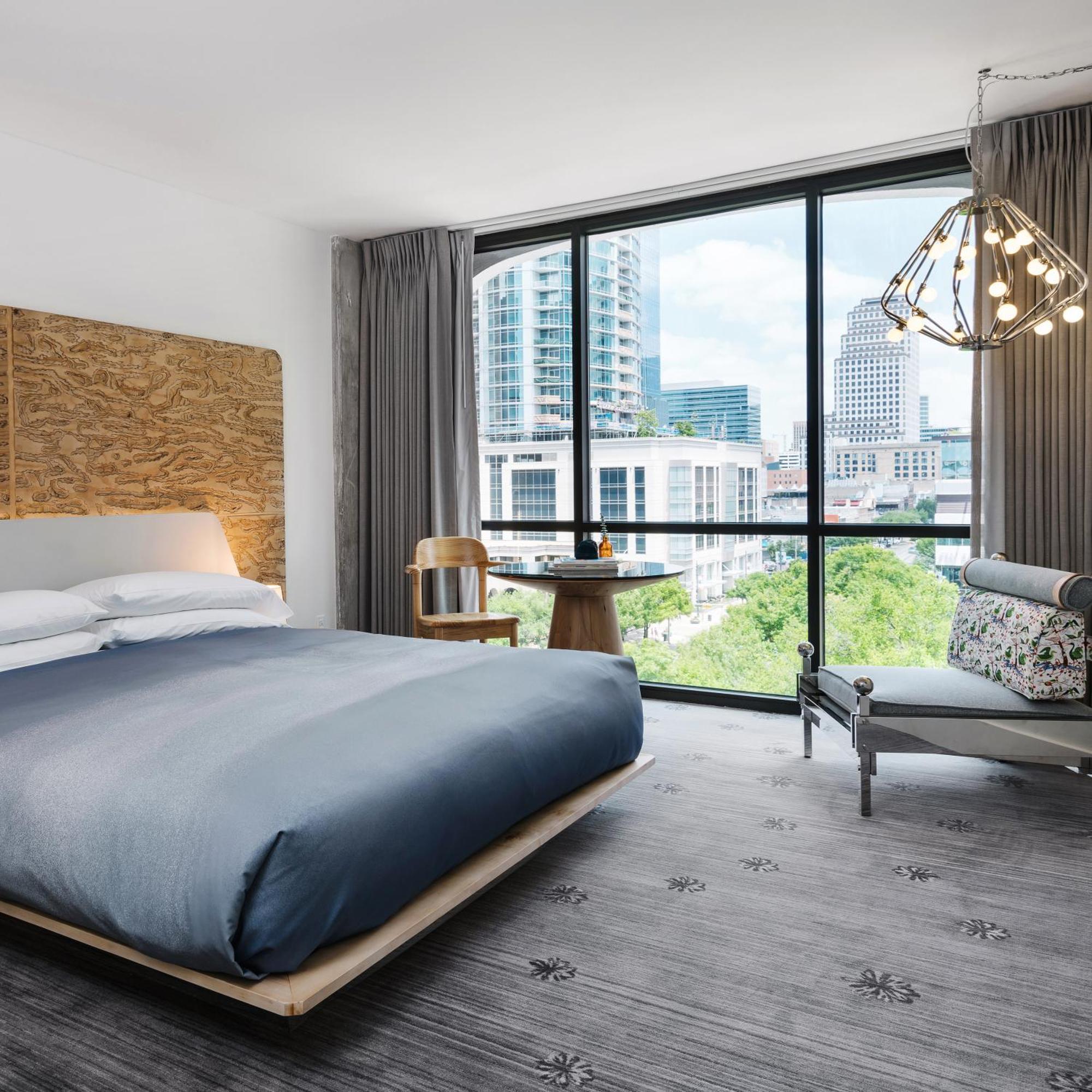 Hotel The Line 4*